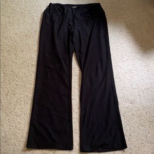 Black athletic yoga pants